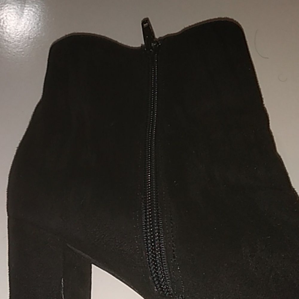 Fashion Nova Boots Heels Women’s Size 10 Black Faux Suede Peep Toe - Picture 5 of 7
